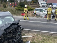 Wypadek z udziałem trzech samochodów osobowych na DW 263