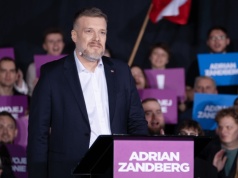 Adrian Zandberg zawiadamia UOKiK w sprawie płatnych narzędzi AI Google
