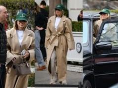 Ekstrawagancka Ewa Chodakowska wywija torebką za 120 TYSIĘCY na spacerze z mężem, po czym odjeżdża mercedesem za MILION (ZDJĘCIA)