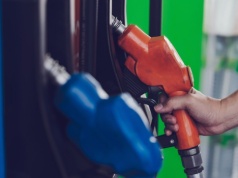 Pakiet CPN. Tyle zapłacimy za paliwo po obniżce VAT do 8 proc.
