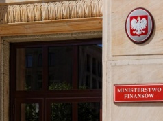 Obniżka VAT i akcyzy na paliwo. Kierowcy będą zadowoleni, ale firmy czeka zimny prysznic