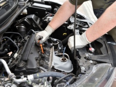 Polski sprzedawca części samochodowych z zyskiem na poziomie 800 mln zł