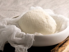 Zamiast kupować, zrobiłam sama. Ten serek wychodzi za grosze i znika w jeden dzień