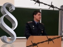 Kruk w klatce. “Fajnie się katowało związanych ludzi? To spróbuj teraz ze mną…”