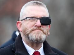 Braun ściągnął go na mecz. Jest nie do rozpoznania