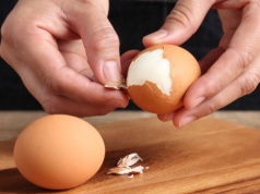 Jak długo trzymać ugotowane jajka w lodówce? Jeden błąd może przynieść opłakane skutki