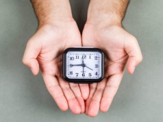 Psycholog: zmiana czasu chwilowo pogarsza sen i koncentrację