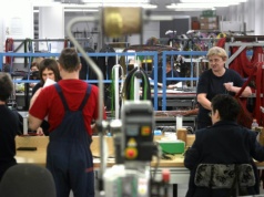Koniec dominacji liceów? Młodzi ruszyli do szkół branżowych. Elektryk na wagę złota