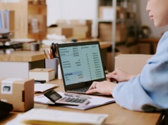 Fakturowanie bez błędów: Poznaj funkcje nowoczesnych systemów, które oszczędzą Twój czas i nerwy