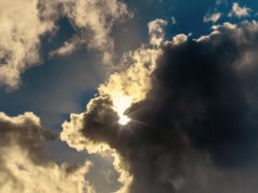 Piątek nie zaskoczy pogodą, ale słońce może się do nas uśmiechnąć