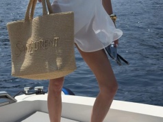 Plecione torebki wyglądają jak dzieło sztuki, są idealne do wiosennych stylizacji. Ta z OCHNIK to nasz typ