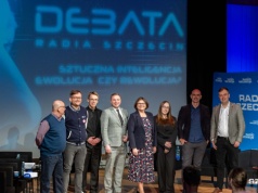 "Za każdą zmianą idzie lęk" - debata o AI w S-1