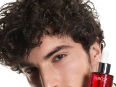 Zapomnij o zakolach. Ten jeden szampon pokochali mężczyźni, świetny na wypadanie włosów