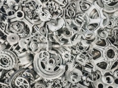 Bóg z maszyny. Jak sztuczna inteligencja przejmuje kontrolę nad ludzką duchowością