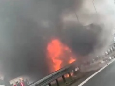 Wypadek i pożar samochodu na S19. Droga całkowicie zablokowana