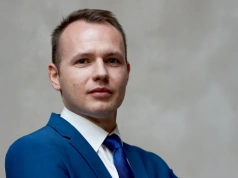 To, co „standardowe” na rynku, nie zawsze jest konieczne. Wywiad z Maciejem Pelcem