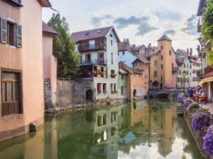 Górskie miasteczko nazywane "alpejską Wenecją". Idealne dla zakochanych?