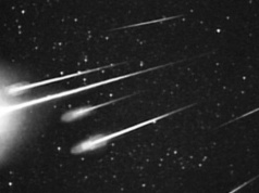 Ziemia zamieniła się w strzelnicę. Meteory zachowują się niepokojąco