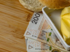 Masło za 49 groszy. Ta sieć kusi przed Wielkanocą