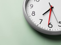 Jak wpływa na nas zmiana czasu i jak się przygotować?