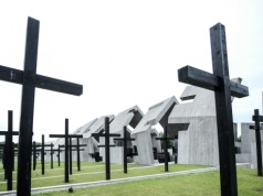 Jest wyrok ws. urzędników, którzy biesiadowali na terenie mauzoleum