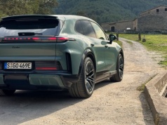 Porsche Cayenne Electric miażdży V8. 2,5 tony masy i 2,5 s do setki