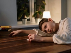 Dziecko cierpi i milczy. Powody, dla których nie mówi o bólu, mogą cię zaskoczyć