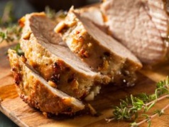 Smaruję schab i wkładam do piekarnika. Sprawia, że mięso jest delikatne, kruche i soczyste