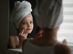 Sephora i Benefit pod lupą śledczych. Zarzut: promowanie obsesyjnej pielęgnacji wśród dzieci