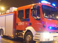 Zapaliły się śmieci. Ogień objął elewację lubelskiego hipermarketu