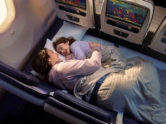 Ekonomiczna klasa, ale wygoda jak w pierwszej? Linie lotnicze: trzy fotele to łóżko