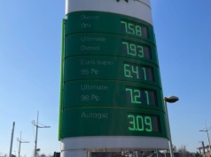 W piątek prezydent podpisał ustawy umożliwiające obniżkę cen paliw