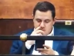 Od dłubania w nosie do sterowania cenami paliw – polityczna kreatywność bez granic