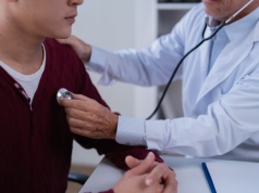 Więcej snu, warzyw i ruchu. Badacze wskazują, jak zmniejszyć ryzyko zawału