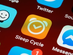 Jedna godzina, która daje się Polakom we znaki. Ponad 60 proc. z nas mówi "dość"