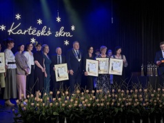 Osoby wspierające rozwój Kartuz w różnych dziedzinach nagrodzone przez burmistrza miasta