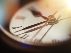 Kiedy przechodzimy na czas letni? Zmiana budzi kontrowersje