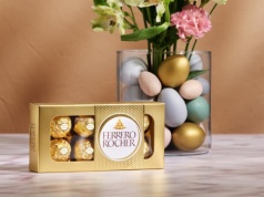 Wiosenne kwiaty, jednobarwne pisanki i Ferrero Rocher