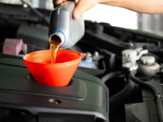 Wymiana oleju po japońsku. To dlatego ich silniki wytrzymują więcej