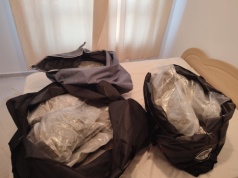 Magazyn narkotyków w sypialni. Stołeczni policjanci przejęli 48 kilogramów zakazanych substancji