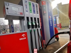 Premier Czech nazwał ceny Orlenu oburzającymi. Zażądał obniżek na stacjach paliw
