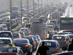 Praca zdalna i wolniejsza jazda lekarstwem na kryzys paliwowy? Plan ratunkowy Agencji Energii