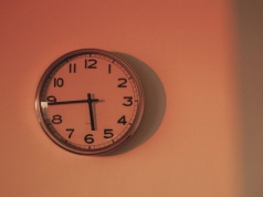 Zmiana czasu na letni zabierze nam godzinę snu. Przykre skutki dla zdrowia... i portfela