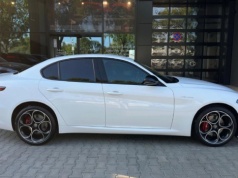 Giulia Veloce potaniała o 78 200 zł i nagle trafia do tych, którzy wcześniej nie chcieli Alfy Romeo. Przy tej cenie to zrozumiałe