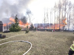 Pożar hali w Chełmnie. W środku pianka poliuretanowa 