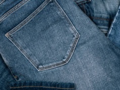 Drugie życie starych dżinsów. Siedem sposobów na ich ponowne wykorzystanie