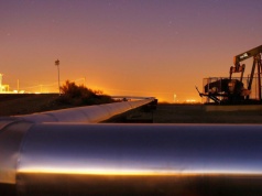 Rurociąg omijający Ormuz osiąga rekord. Transportuje 7 milionów baryłek dziennie