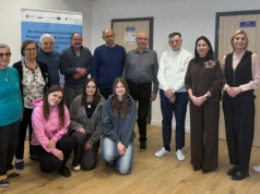 „Pamiętamy – Łączymy Pokolenia”. Uczennice z Sierakowic budują most między młodzieżą a seniorami