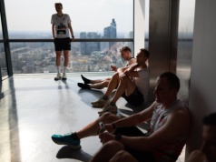 Morderczy wysiłek w Biegu na szczyt Rondo 1. Polak triumfuje