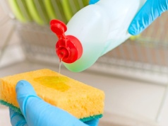 Eksperci przebadali płyny do naczyń. Stanowczo odradzają produkt znanej marki